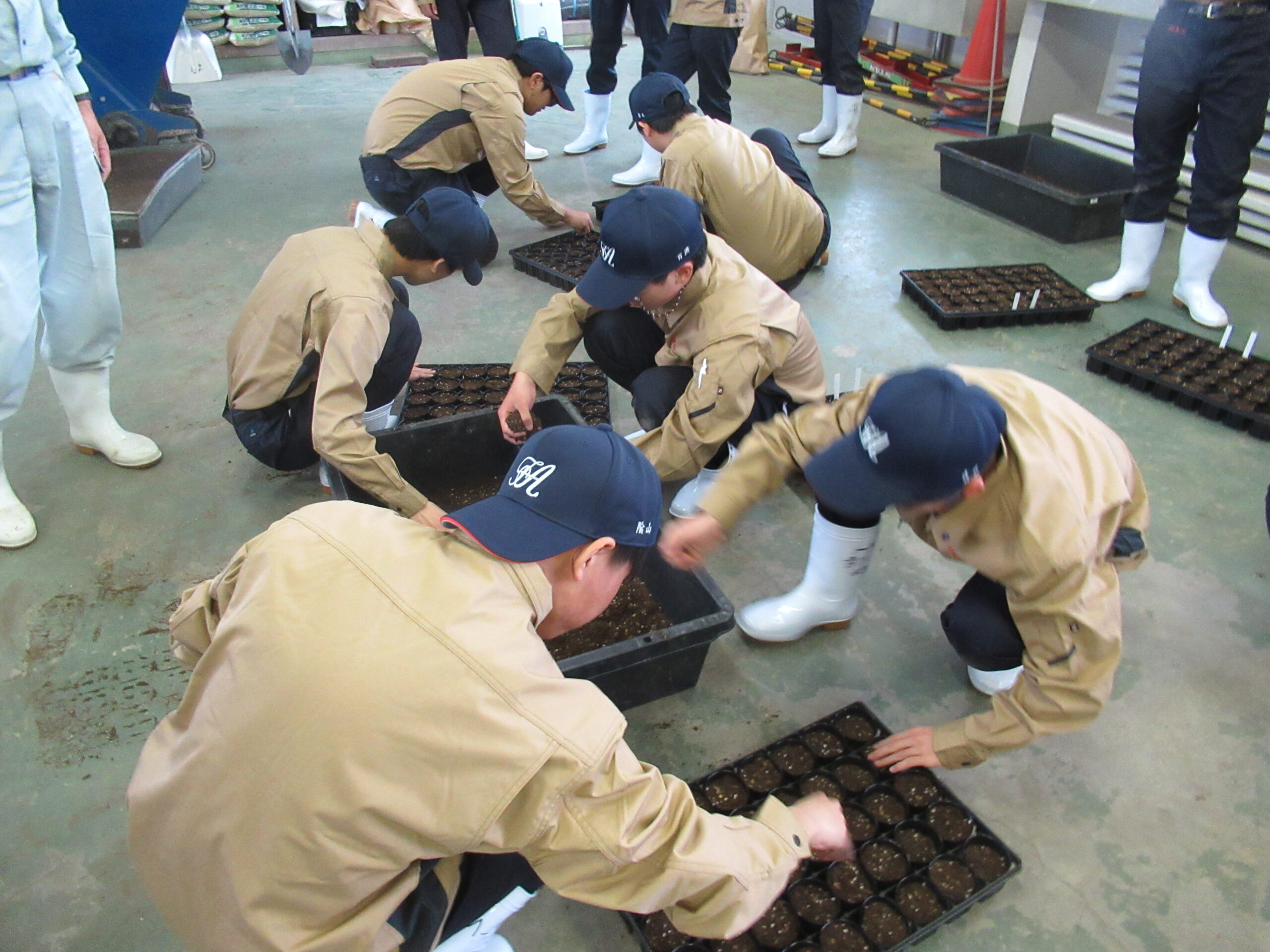 農業経営科１年生が初めて実習をしました。
